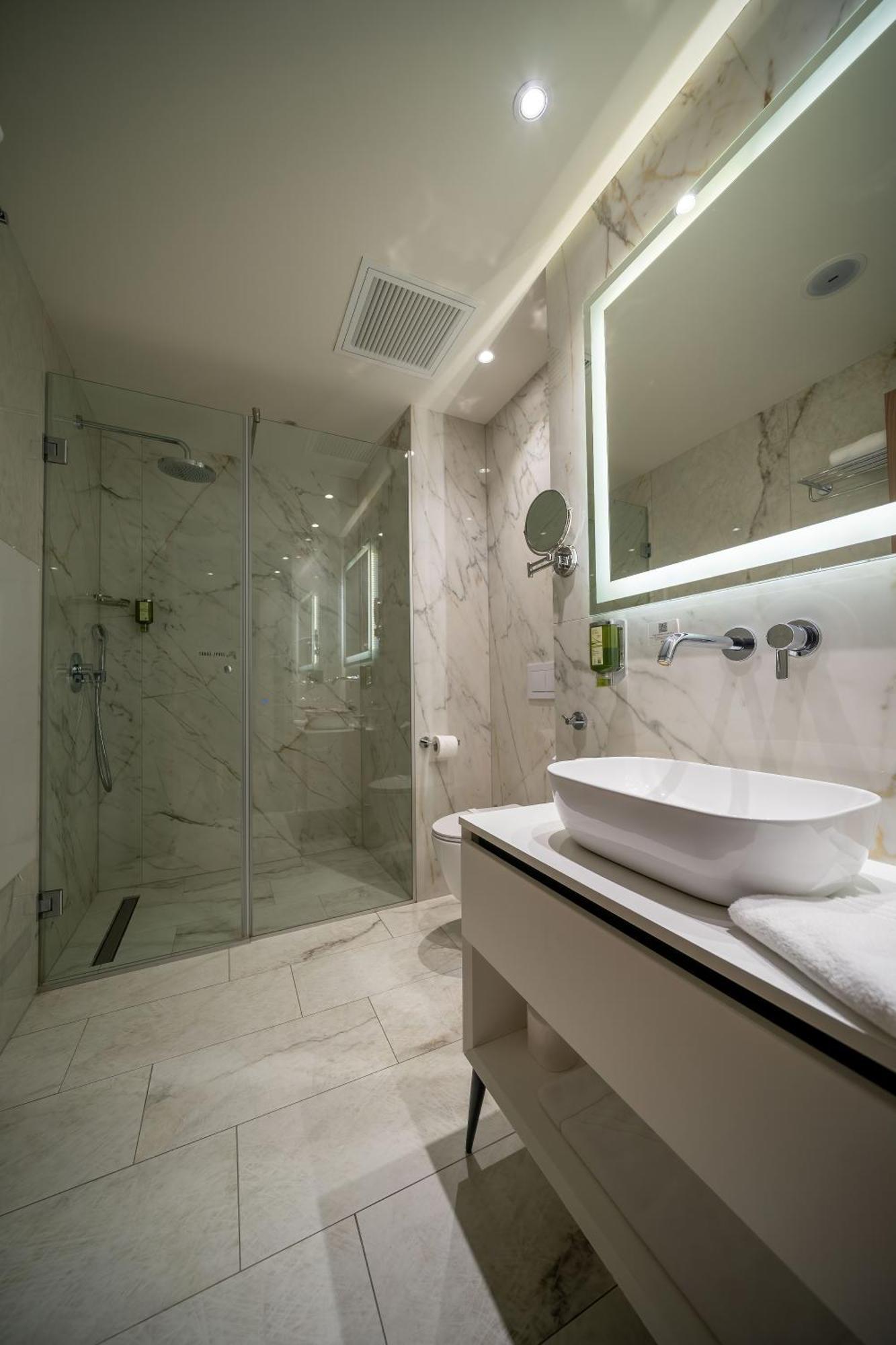 Atlas Hotel 4*
